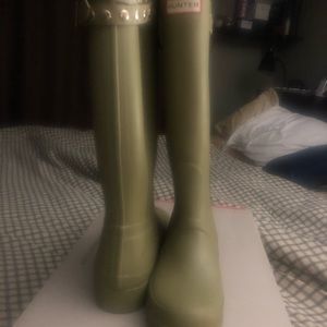 Hunter y’all rain boots with straps